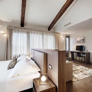 Porta Altinia 4*, Treviso Italia